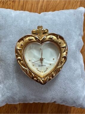 VTG Heart Pendant Quartz Movement Japan Watch Gold Tone AVON needs battery